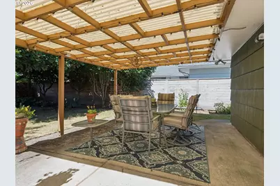 1037 NE 108th Ave, Portland, OR 97220 - Photo 31