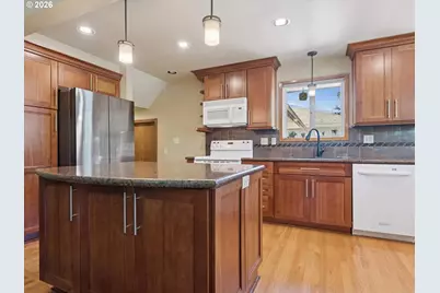 1037 NE 108th Ave, Portland, OR 97220 - Photo 11