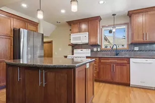 1037 NE 108th Ave, Portland, OR 97220 - Photo 11