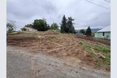 1420 NW Grove St, Roseburg, OR 97471 - Photo 5