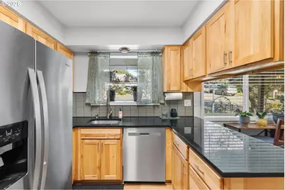 7360 SE Imperial Ct, Milwaukie, OR 97222 - Photo 9