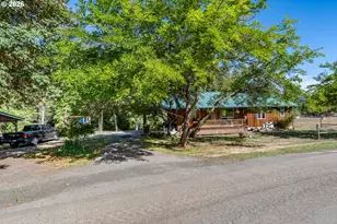 709 Ash Creek Rd, Riddle, OR 97469 - Photo 3