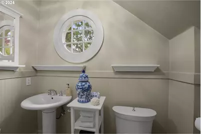 2271 SW Montgomery Dr, Portland, OR 97201 - Photo 21