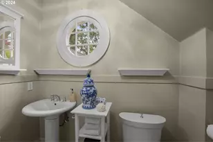 2271 SW Montgomery Dr, Portland, OR 97201 - Photo 21