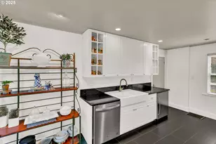 2271 SW Montgomery Dr, Portland, OR 97201 - Photo 13