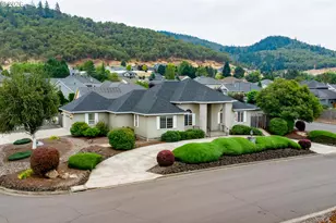 147 Wingfoot Ct, Winchester, OR 97495 - Photo 35