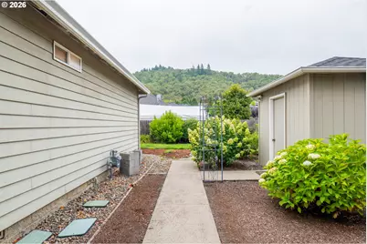 147 Wingfoot Ct, Winchester, OR 97495 - Photo 25