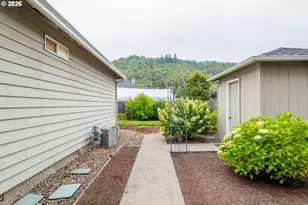 147 Wingfoot Ct, Winchester, OR 97495 - Photo 25