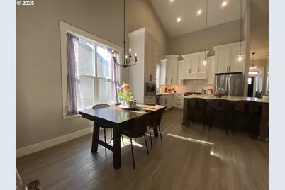 1624 York Butte Ave, Salem, OR 97306 - Photo 9