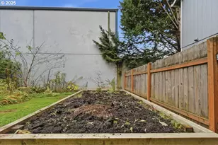 8813 NE Ward St, Portland, OR 97220 - Photo 21