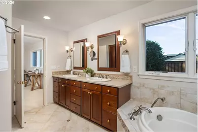 7550 SW Laurel St, Portland, OR 97225 - Photo 25