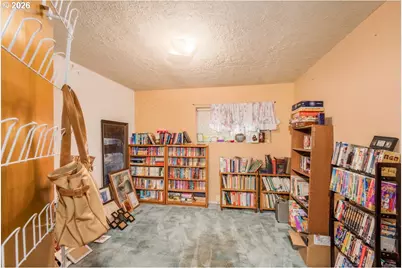 246 S 34th St, Springfield, OR 97478 - Photo 15