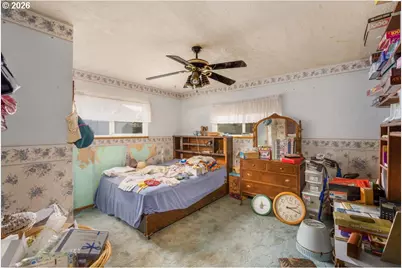 246 S 34th St, Springfield, OR 97478 - Photo 17