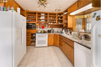 246 S 34th St, Springfield, OR 97478 - Photo 13