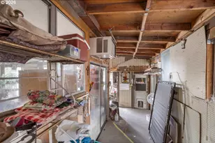 246 S 34th St, Springfield, OR 97478 - Photo 21