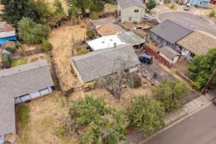 246 S 34th St, Springfield, OR 97478 - Photo 3