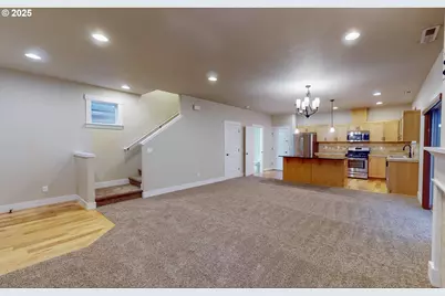 386 SW 203rd Ter, Beaverton, OR 97006 - Photo 3