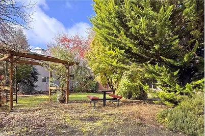 571 NW Wade St, Estacada, OR 97023 - Photo 11