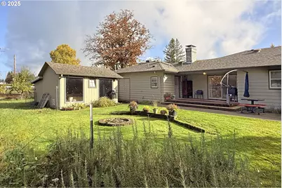 571 NW Wade St, Estacada, OR 97023 - Photo 7