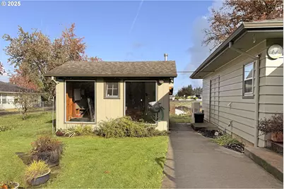 571 NW Wade St, Estacada, OR 97023 - Photo 13