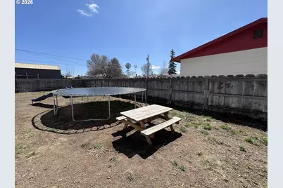 1073 W Fillmore St, Burns, OR 97720 - Photo 21