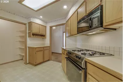 668 NE Maryann Ct, Hillsboro, OR 97124 - Photo 15