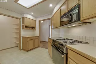 668 NE Maryann Ct, Hillsboro, OR 97124 - Photo 15