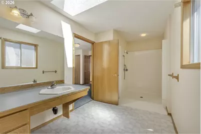668 NE Maryann Ct, Hillsboro, OR 97124 - Photo 23