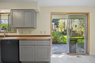 10336 NE Russell Ct, Portland, OR 97220 - Photo 11