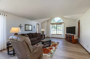 34948 Sykes Rd, Saint Helens, OR 97051 - Photo 5