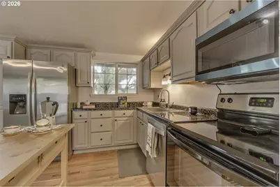11470 SW 14th St, Beaverton, OR 97005 - Photo 9