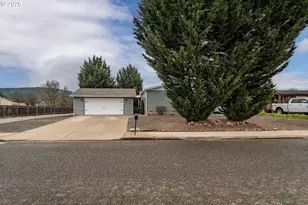 189 Raintree Ave, Sutherlin, OR 97479 - Photo 41