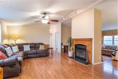 189 Raintree Ave, Sutherlin, OR 97479 - Photo 9