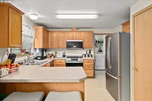 131 NE 201st Ave, Portland, OR 97230 - Photo 9