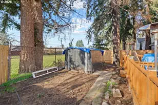 131 NE 201st Ave, Portland, OR 97230 - Photo 23