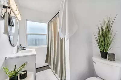 648 Juniper St, Junction City, OR 97448 - Photo 25