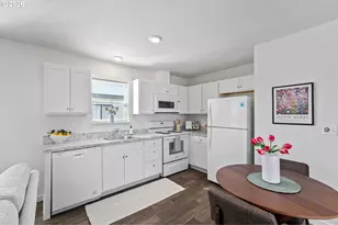 1085 W 1st Ave, Junction City, OR 97448 - Photo 7