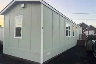 1085 W 1st Ave, Junction City, OR 97448 - Photo 1