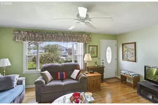 575 N Locust St, Canby, OR 97013 - Photo 3