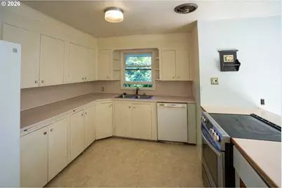 4725 SW Pomona St, Portland, OR 97219 - Photo 7