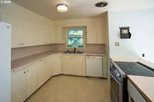 4725 SW Pomona St, Portland, OR 97219 - Photo 7