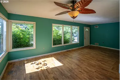 4725 SW Pomona St, Portland, OR 97219 - Photo 5