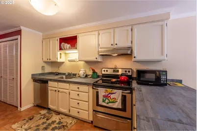 9134 SW Wilshire St, Portland, OR 97225 - Photo 13