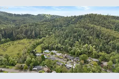 313 NE Kirby Ave, Roseburg, OR 97470 - Photo 23