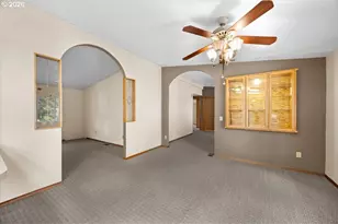 313 NE Kirby Ave, Roseburg, OR 97470 - Photo 5