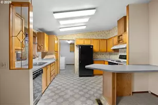 313 NE Kirby Ave, Roseburg, OR 97470 - Photo 9