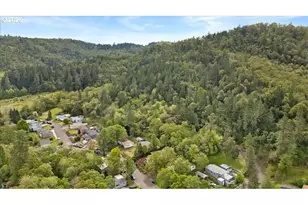313 NE Kirby Ave, Roseburg, OR 97470 - Photo 27