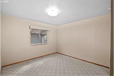 313 NE Kirby Ave, Roseburg, OR 97470 - Photo 13