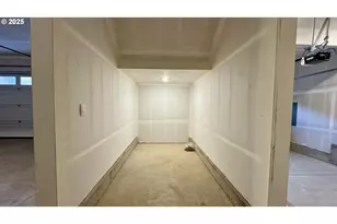 11751 SW Hayrick Ter, Beaverton, OR 97007 - Photo 5