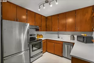 9945 N Lombard St, Portland, OR 97203 - Photo 7